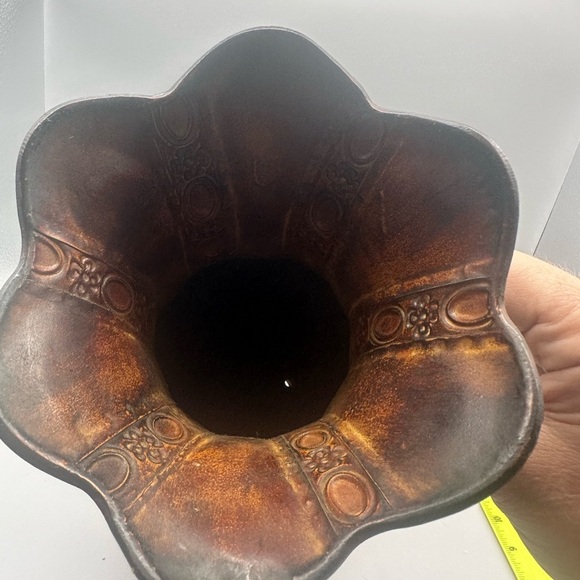 Vintage ornate metal vase - Picture 8 of 10